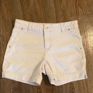 D. Jeans light blue shorts